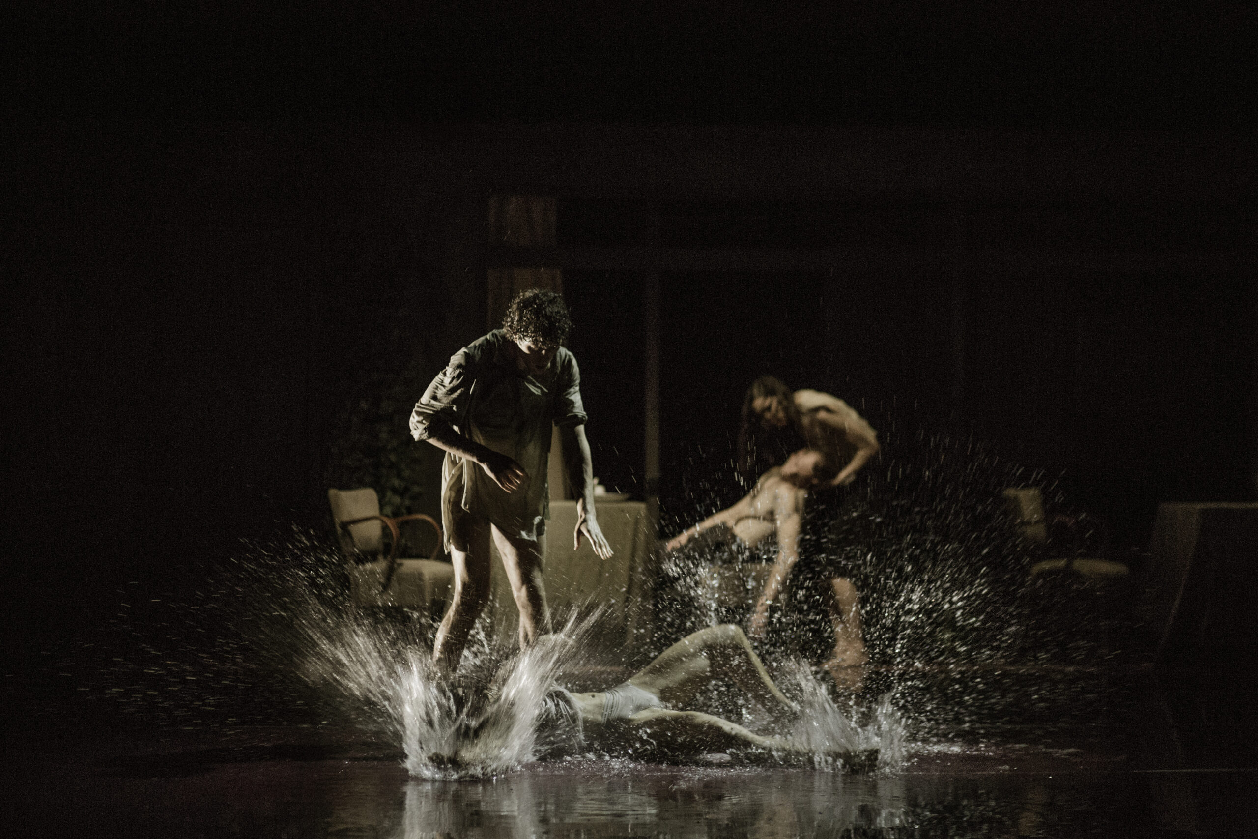 Anmeldelse: Peeping Tom: TRIPTYCH, Østre Gasværk Teater (København Danser)