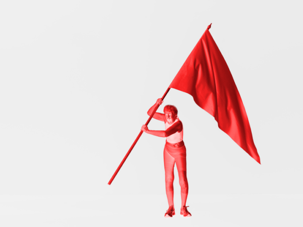 Anmeldelse: Red Flags – Drab på kvinder i Danmark, Århus Rådhus (Svalholm)