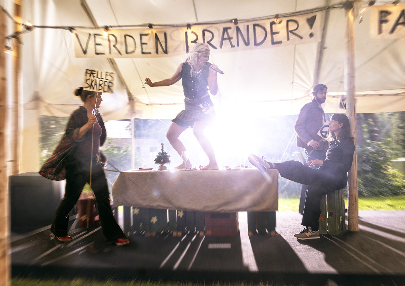 Anmeldelse: Kløvedal – Det bedste man kan sige, Plænen bag Lyngby Mølle (Teatergrad)