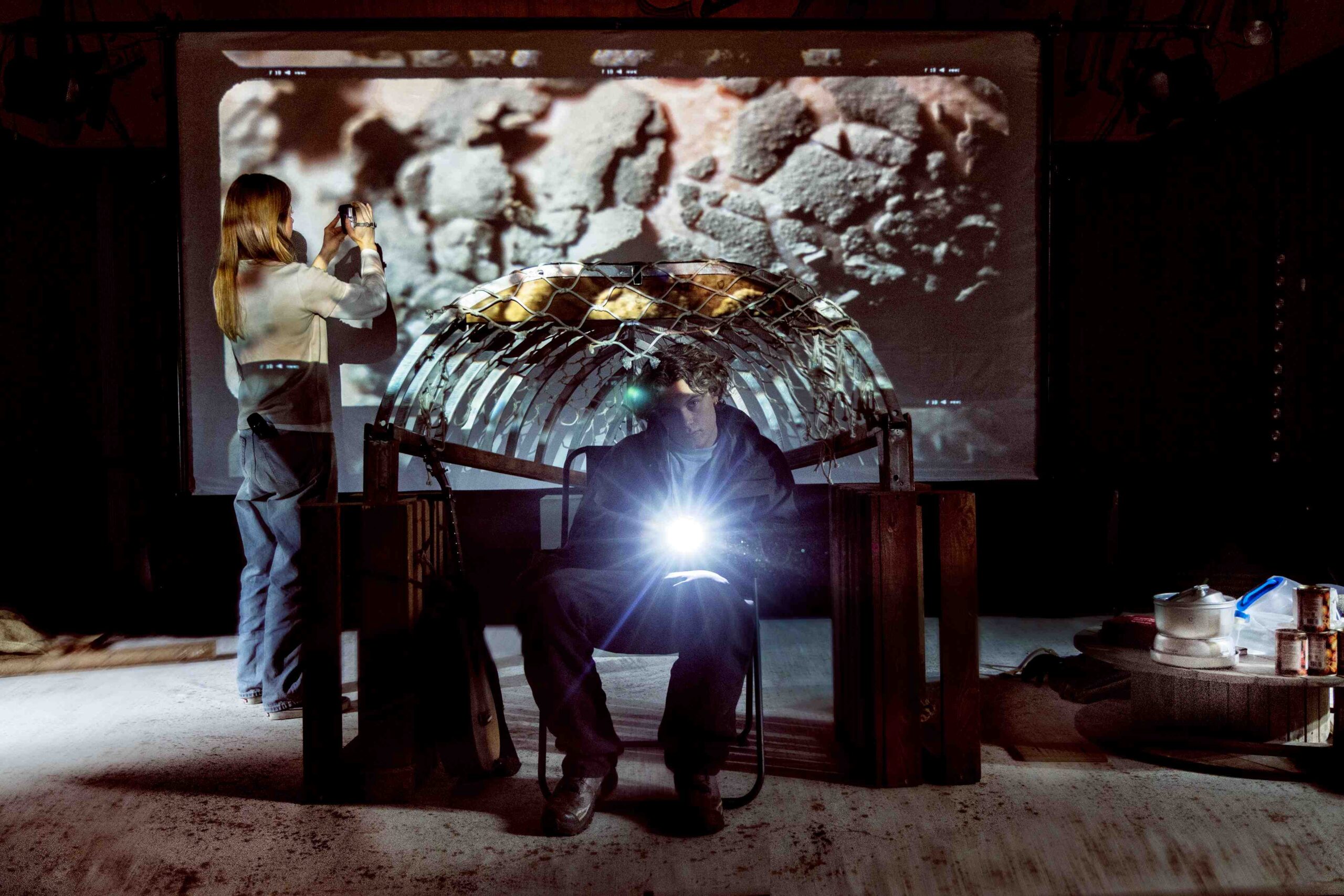 Anmeldelse: HYDRA – venter på krisen, Røde Kors (Teatergrad)