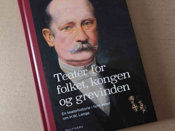 Anmeldelse: Erik Hvidt: Teater for folket, kongen og grevinden, Multivers