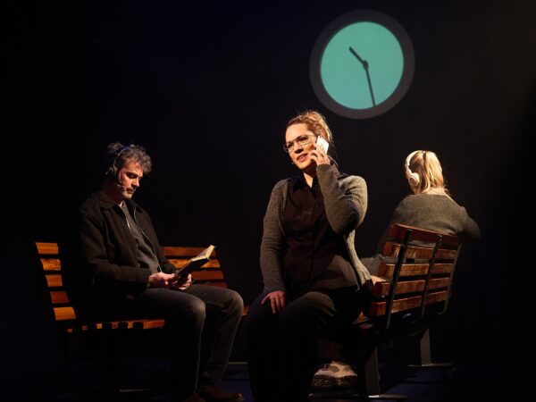 Anmeldelse: Det mørkeblå, Bådteatret (Heavensky Productions)