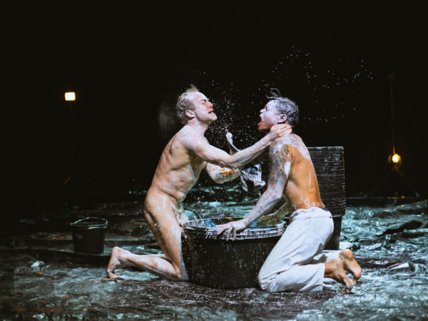 Anmeldelse: Pas de dieu, Aalborg Teater (Uppercut Danseteater og fix+foxy)