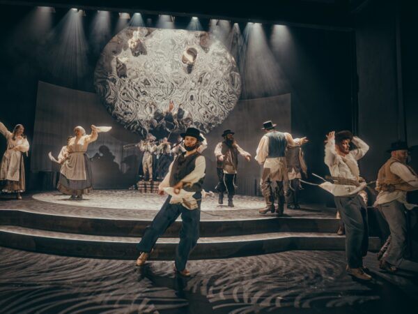 Anmeldelse: Spillemand på en tagryg, Aalborg Teater