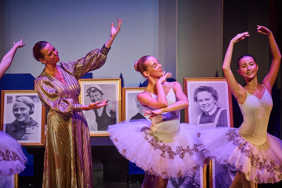 Anmeldelse: Kender du hende?, Aveny-T (Louise Schouw Teater)