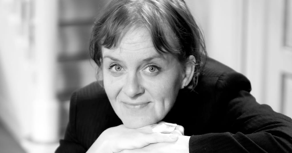 Anmeldelse: Henne om hjørnet, Riddersalen (Katja Holm)